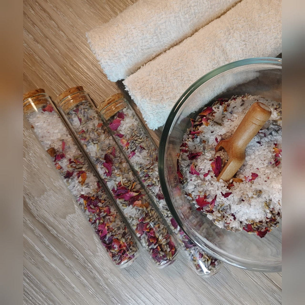 Natural Bath Teas (Set of 3) - View of bath teas in 3 seperate glass viles with cork on top and 2 white towels rolled up.